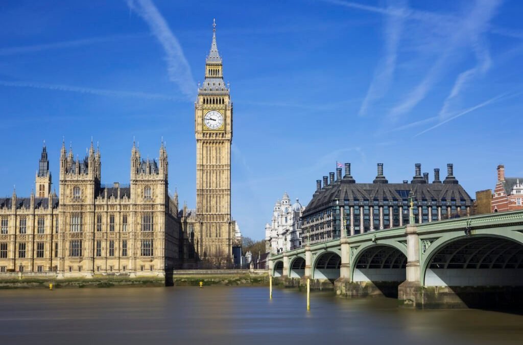 Big Ben e Casas do Parlamento, Londres, Reino Unido. O Preparatório IELTS Academic UKVI permitirá que os alunos estudem lá.